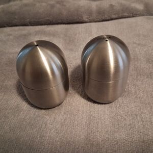 Brookstone Wobbly Salt And Pepper Shakers Vintage Unique
